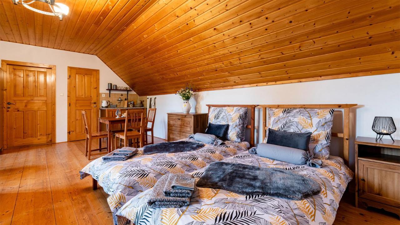 Wellness Penzion-Restaurace U Pstrosa Vsemyslice Екстер'єр фото