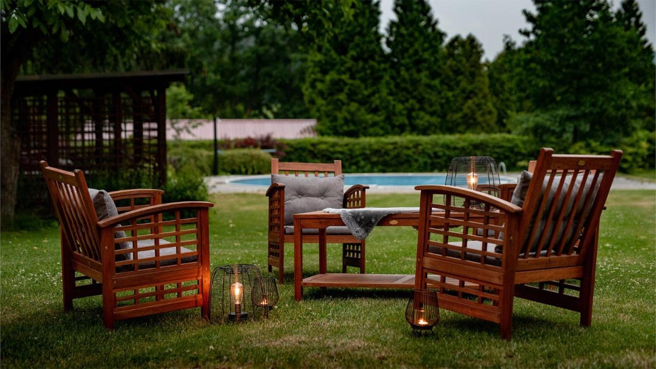 Wellness Penzion-Restaurace U Pstrosa Vsemyslice Екстер'єр фото