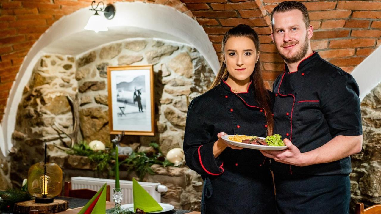 Wellness Penzion-Restaurace U Pstrosa Vsemyslice Екстер'єр фото