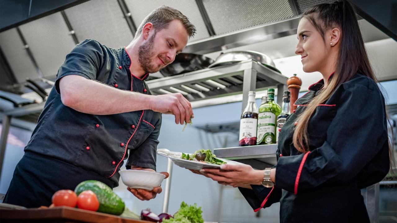 Wellness Penzion-Restaurace U Pstrosa Vsemyslice Екстер'єр фото